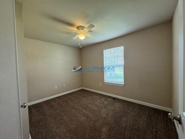 Building Photo - Maintained 3 Bed, 2.5 Bath House In Belton