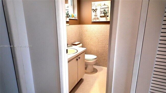 Building Photo - 5200 Washington St