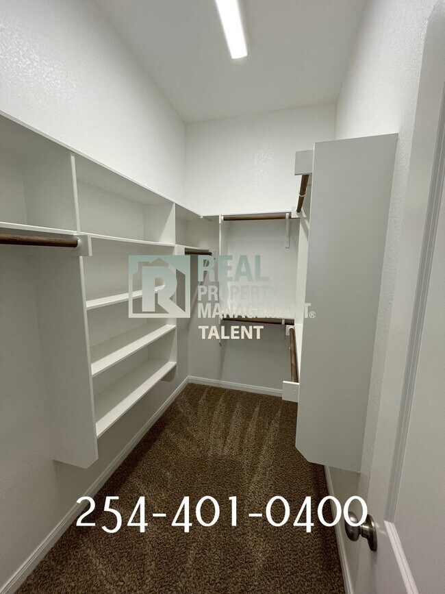 Building Photo - DEAL ALERT!!! 3 Bedroom, 2 Bathroom Home f...
