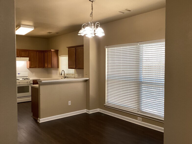 Building Photo - 3608 Cheyenne St