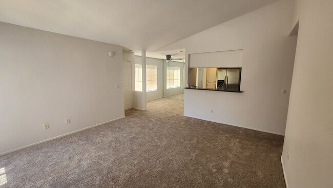 Building Photo - 3 Bedroom, 2 Bath Condo in Eastlake Shores