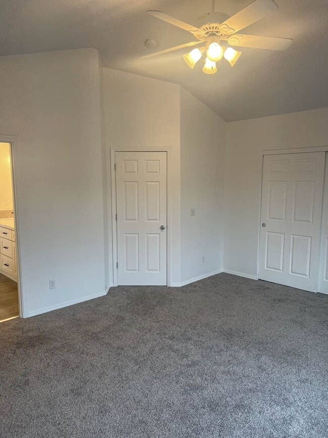 Building Photo - Beautiful West Linn Home in a Quiet, Desirable Neighborhood