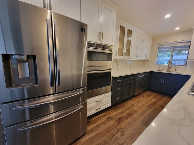 Building Photo - 4380 Entrada Dr