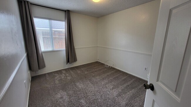 Building Photo - 6601 Camphor Ct