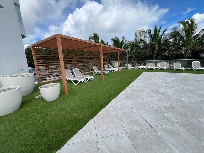 Building Photo - 7135 Collins Ave