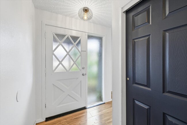 Building Photo - 2500 Alma Dr