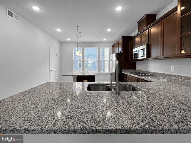 Building Photo - 2571 Hopton Ln