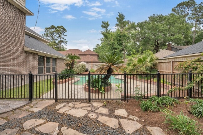 Building Photo - 6723 Mossridge Dr