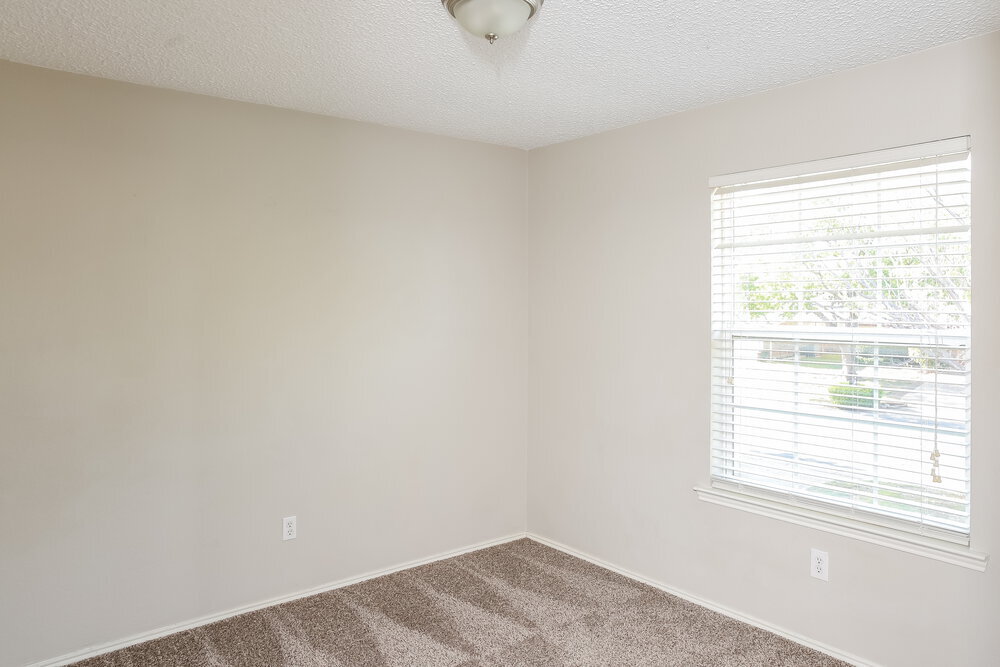 Building Photo - 1521 Lincolnshire Way