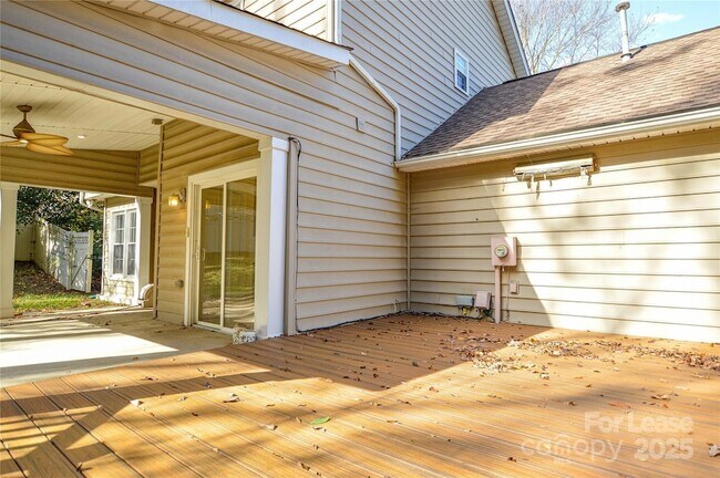 Building Photo - 3500 Rosedown Dr