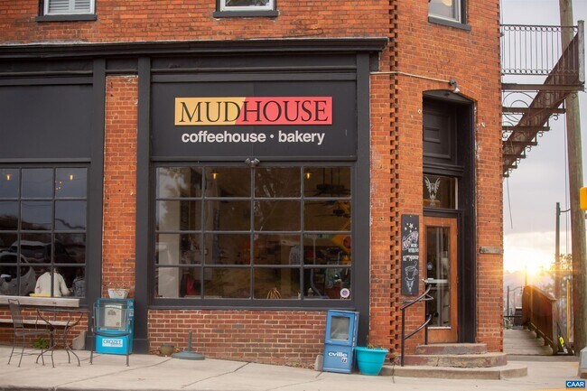 Building Photo - 6053 McComb St