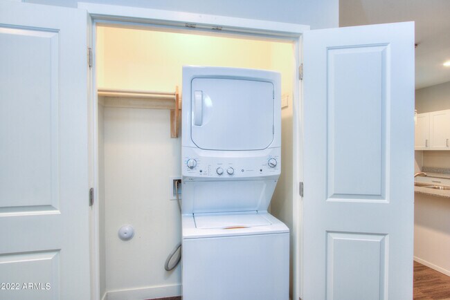 Building Photo - 2245 N Dayton St