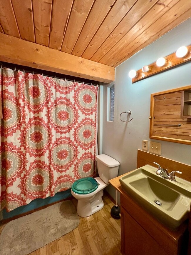 Building Photo - 1 Bedroom Cabin with Water Holding Tank / ...