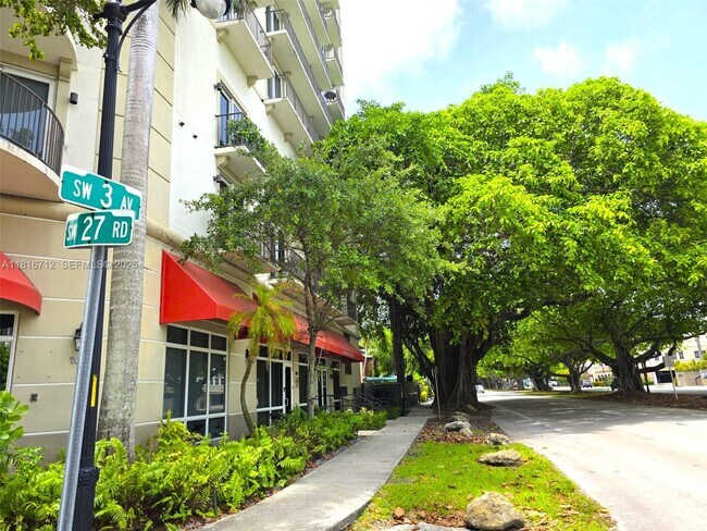 Building Photo - 2701 SW 3rd Ave