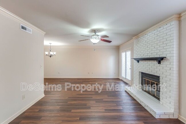 Building Photo - 1122 Brentwood Pointe