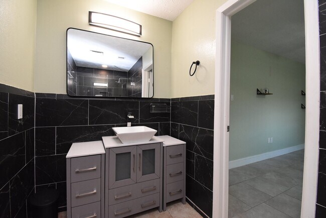 Building Photo - 6003 Long Leaf Dr