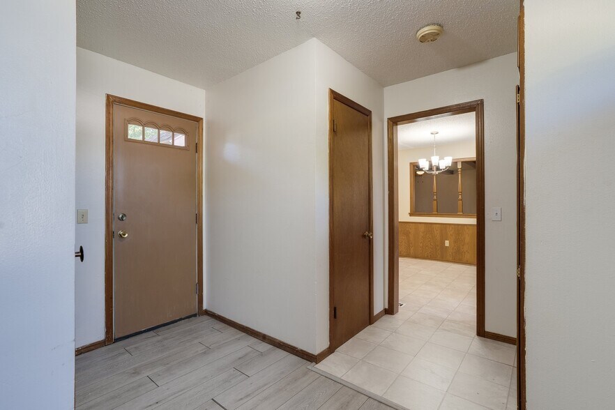 Building Photo - 2912 N Santa Fe Ave