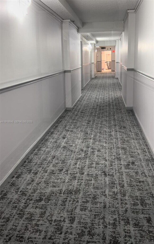 Building Photo - 16919 N Bay Rd