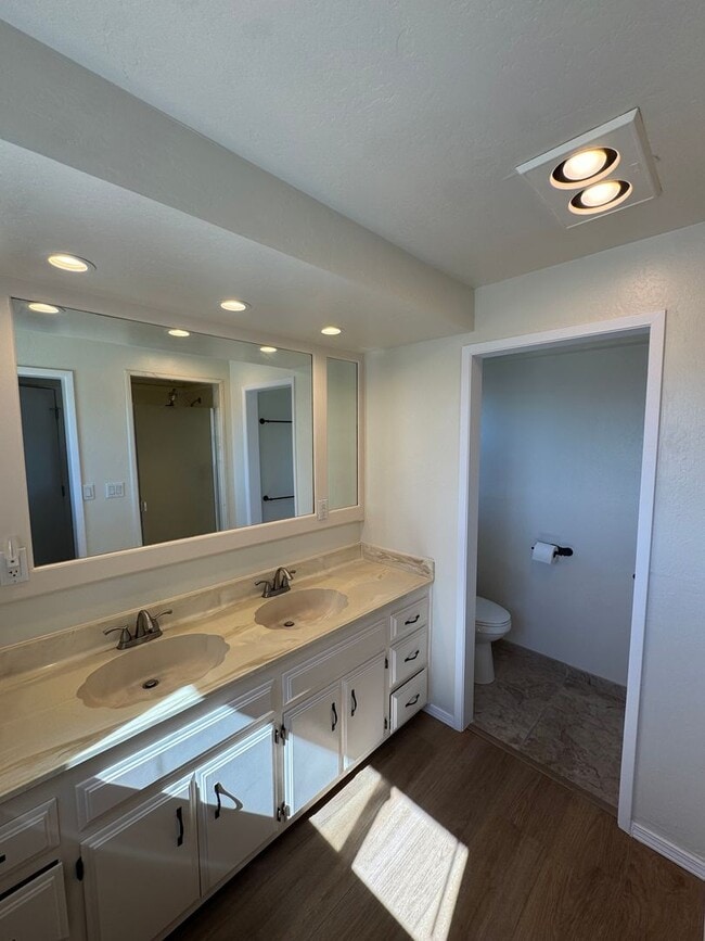 Building Photo - 3-Bedroom Home with Spectacular Views and ...