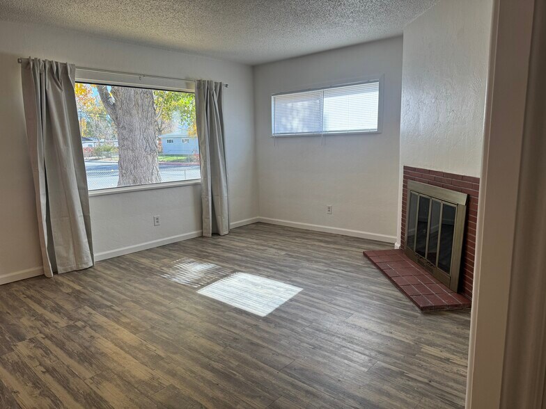 Building Photo - 1395 Kirman Ave