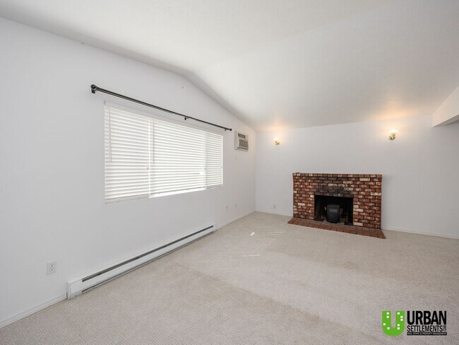Building Photo - Top-Level 2 Bed / 1 Bath Condo with Garage & In-Unit Laundry – Shiloh Hills