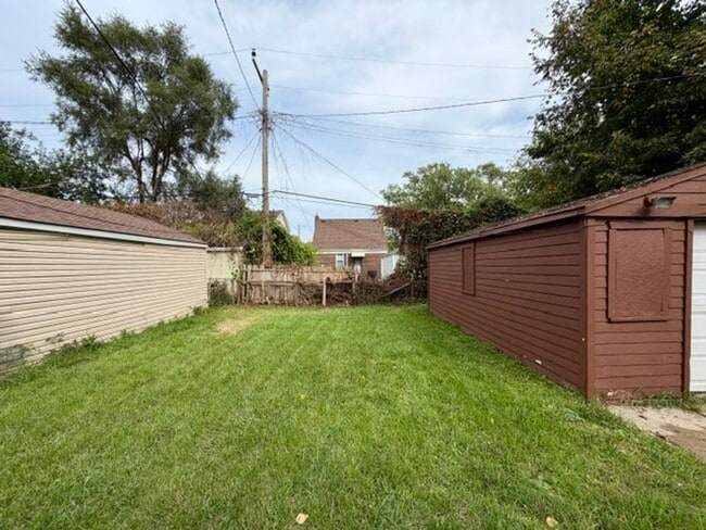 Building Photo - 15328 Kentfield St