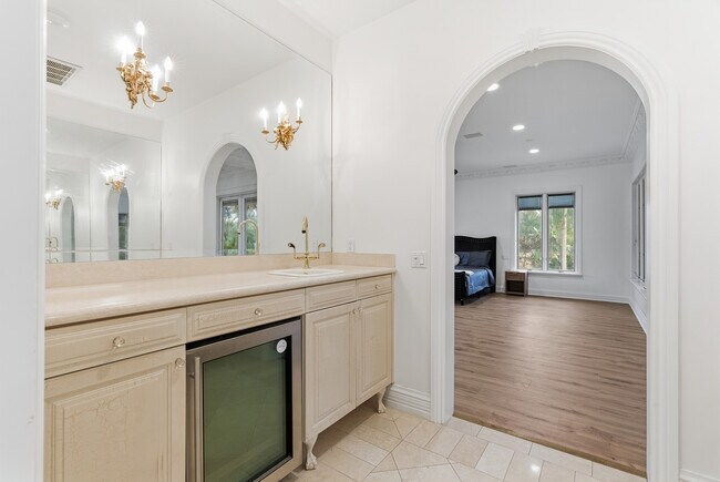 Building Photo - 4407 W Dale Ave