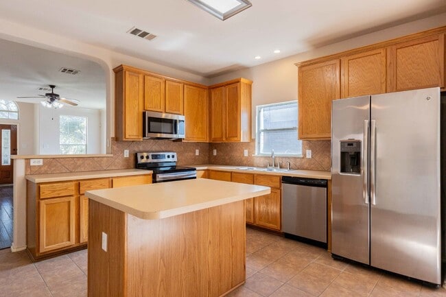 Building Photo - 509 Foxford Run Dr