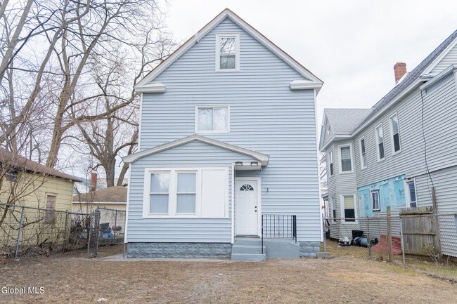 Building Photo - 418 3rd St