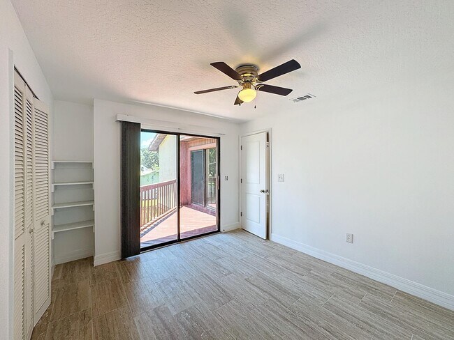 Building Photo - 2577 S Park Ave