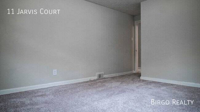 Building Photo - Move in special! First month free rent!