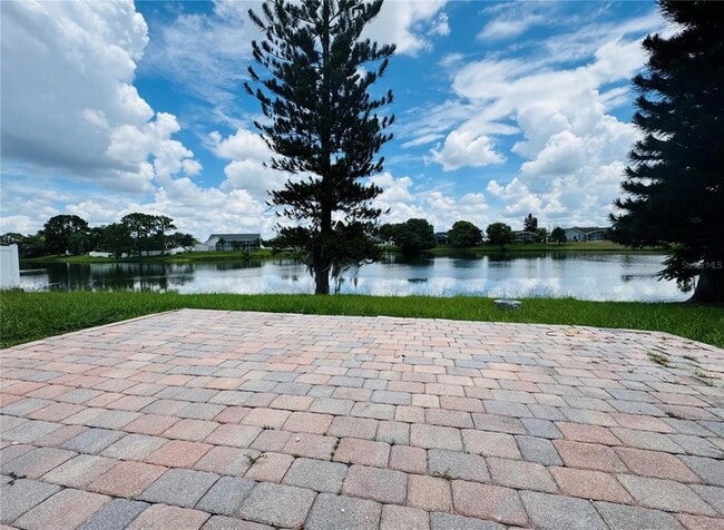 Building Photo - 2405 Queenswood Cir