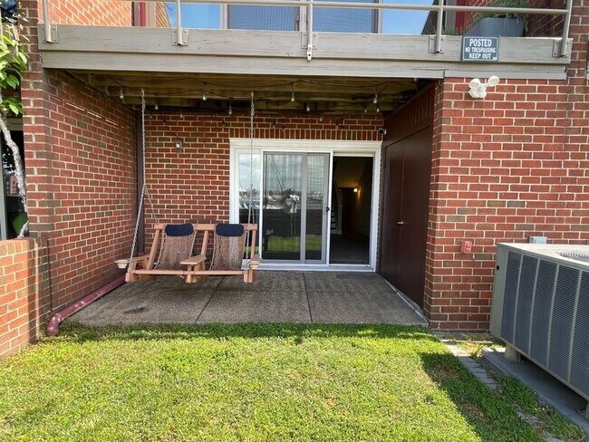 Building Photo - 2359 Boston St