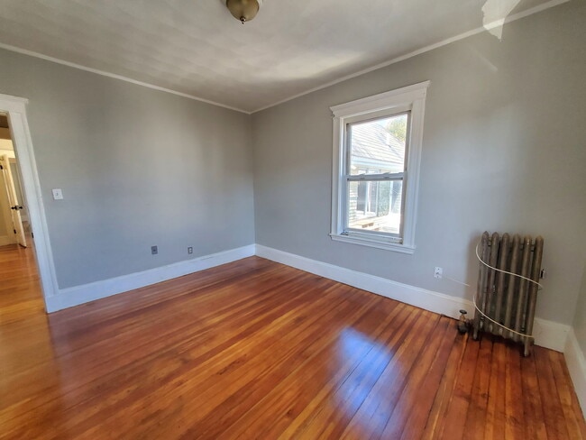 Building Photo - 623 Fellsway