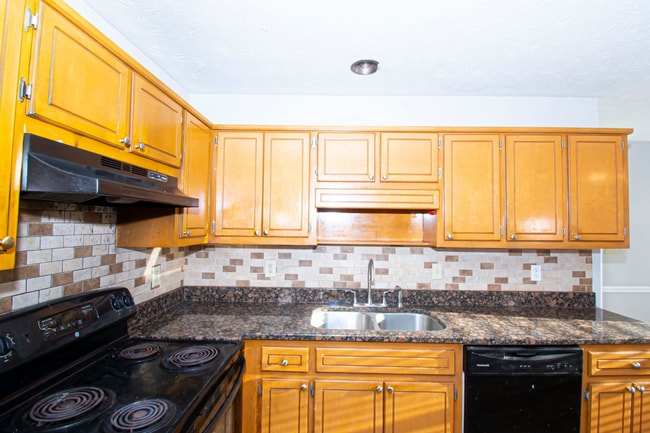 Building Photo - BEAUTIFUL LARGE 3 BED, 2.5 BATH. *MUST SEE*  (VIDEO TOUR)