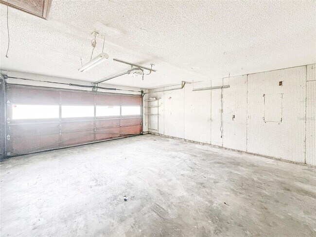 Building Photo - 2926 Forestgreen Dr S