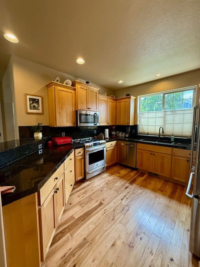 Building Photo - Spacious 3-Bedroom + Bonus Room Home in La...