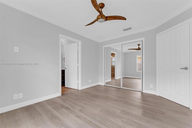 Building Photo - 2715 Edgewater Ct