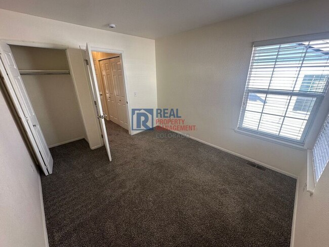 Building Photo - 1381 S Cathay Ct