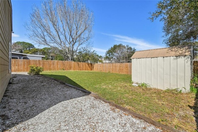 Building Photo - 2803 Northcote Dr