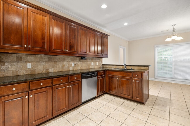 Building Photo - 148 Carriage House Ln