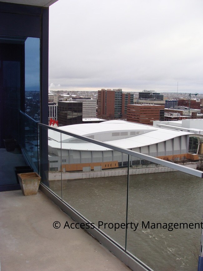 Building Photo - River House 17th Floor Condo