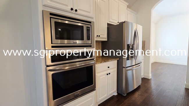 Building Photo - 201 Pasadena Trail