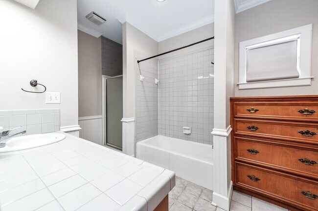 Building Photo - 2245 N Austin Ave