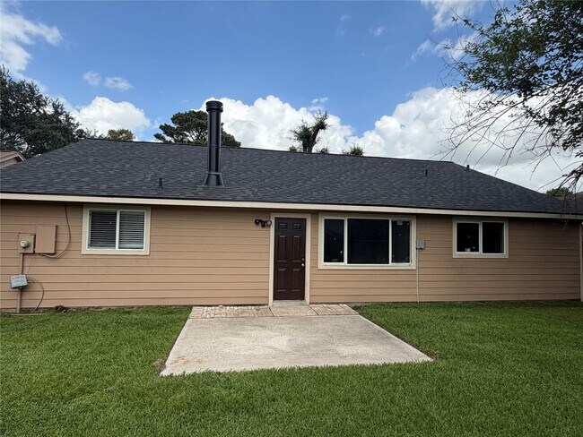 Building Photo - 11811 Spruce Mountain Dr