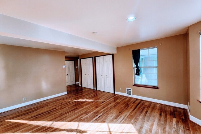 Building Photo - 8542 Battle Point Dr NE