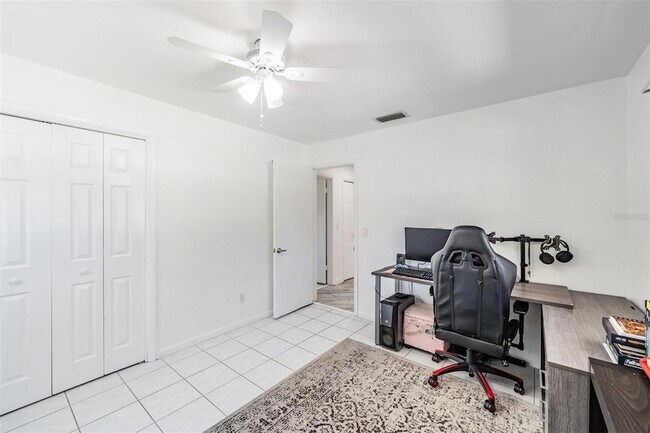 Building Photo - 1001 Grovewood Ct