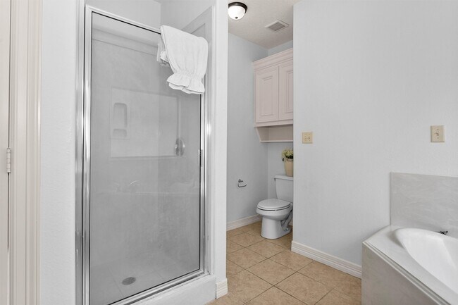 Building Photo - 111 Cove Pl