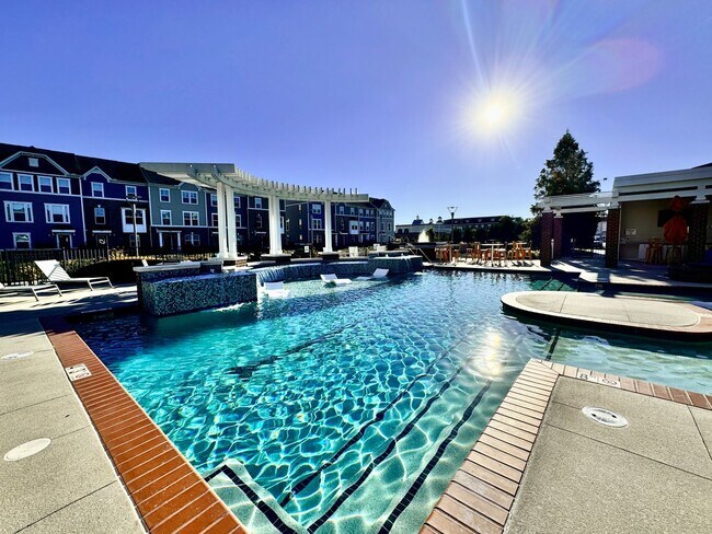 Building Photo - Available 07-08-26! Townhouse w/Garage - Pet Friendly - All Appliances Convey!