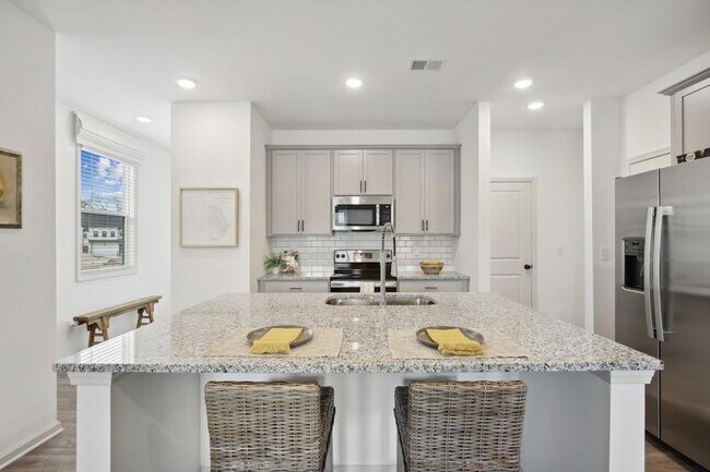 Building Photo - 111 Lipscomb Cir SE